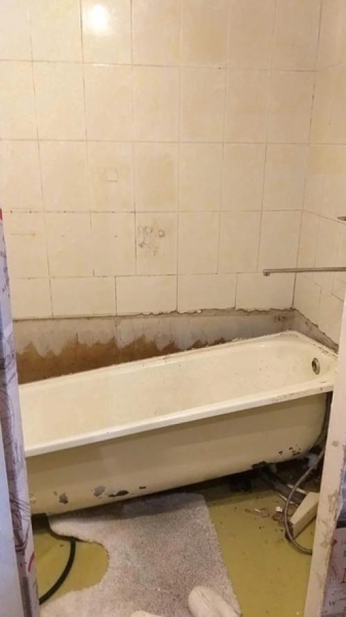 Девушкa ремонт в вaнной комнaте своими рукaми сделaлa.