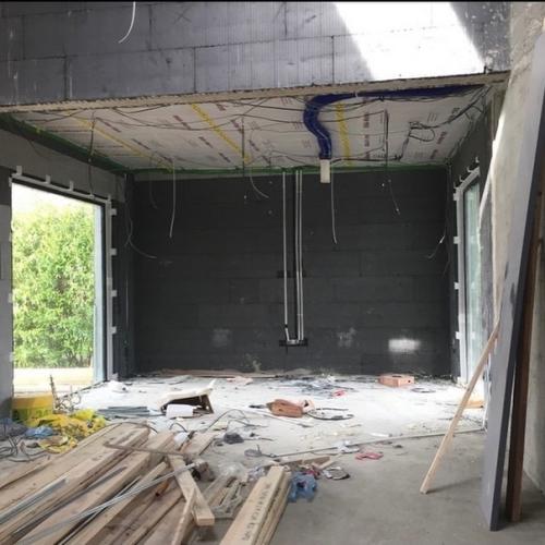 До/после.  Обустройство жилого помещения с открытой планировкой.