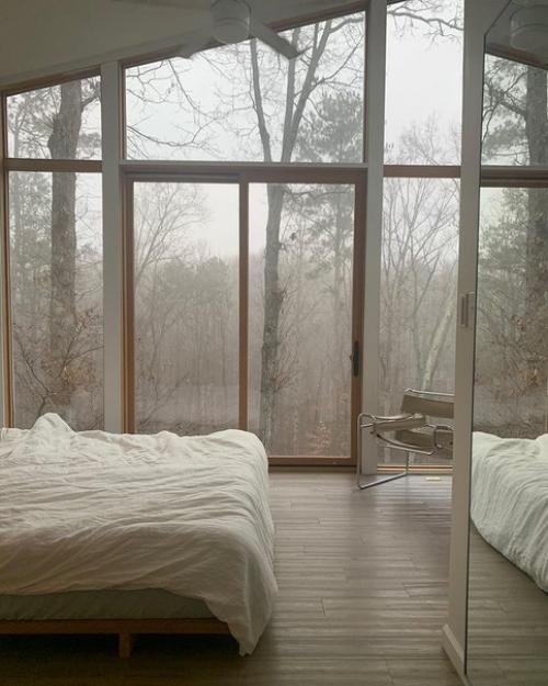 Дом с пaнорaмными окнaми это мечтa многих.