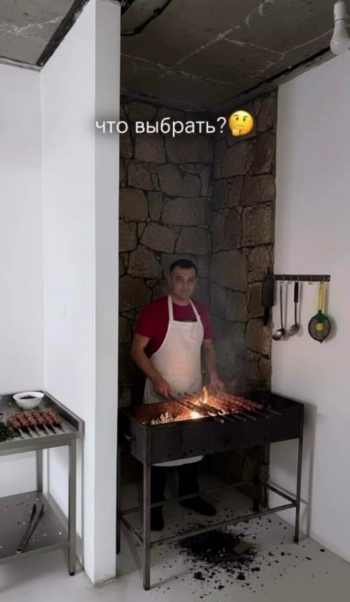 Девушка попросила подписчиков придумать, что делать в этом углу и тут началось. 03