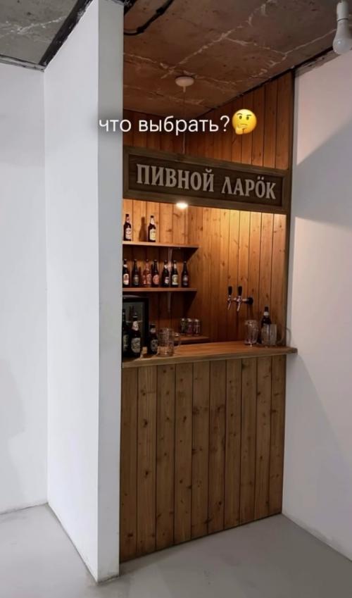 Девушка попросила подписчиков придумать, что делать в этом углу и тут началось. 01