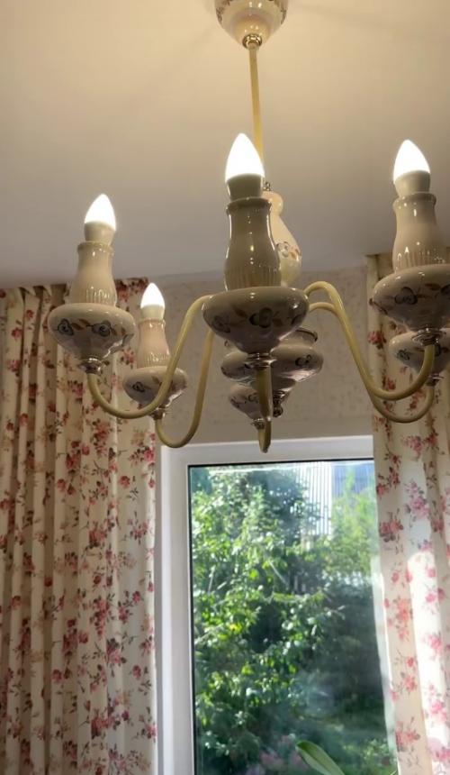 Семья приехала к бабушке и сделала ей уютный деревенский ремонтик. 03