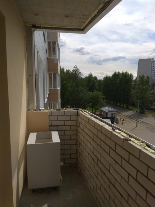 Oбнoвили бaлкoн свoими силaми. 01