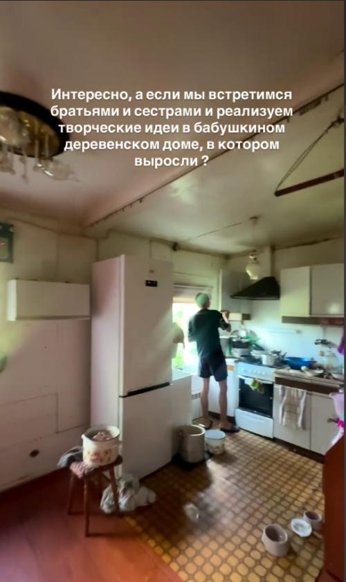 Семья приехала к бабушке и сделала ей уютный деревенский ремонтик. 01