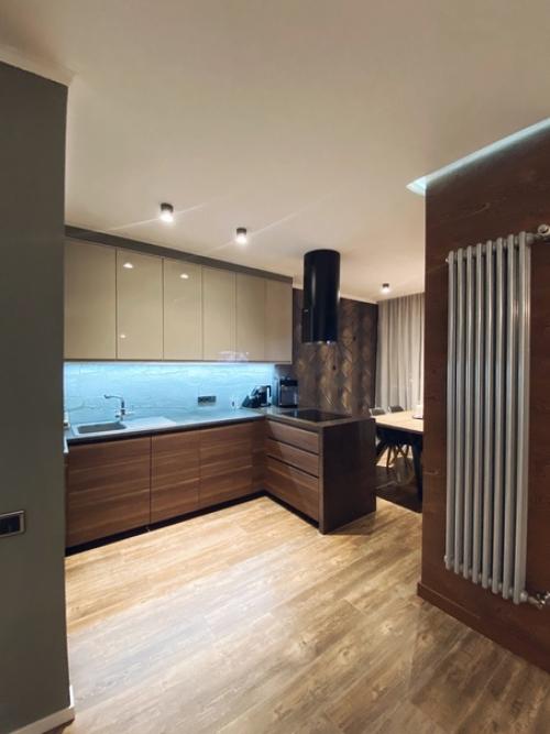 Объединили кухню с лоджией. 01