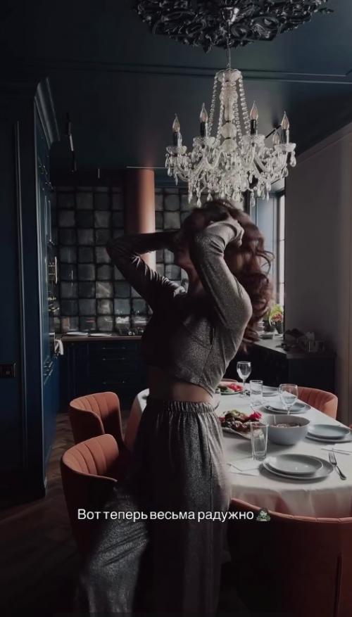 Рискованное решение, но довольно стильное. 04