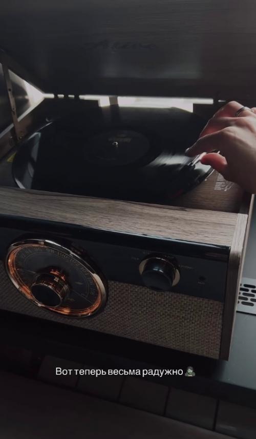 Рискованное решение, но довольно стильное. 02