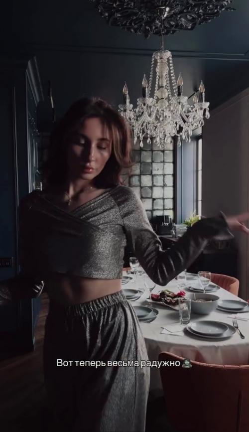 Рискованное решение, но довольно стильное. 05