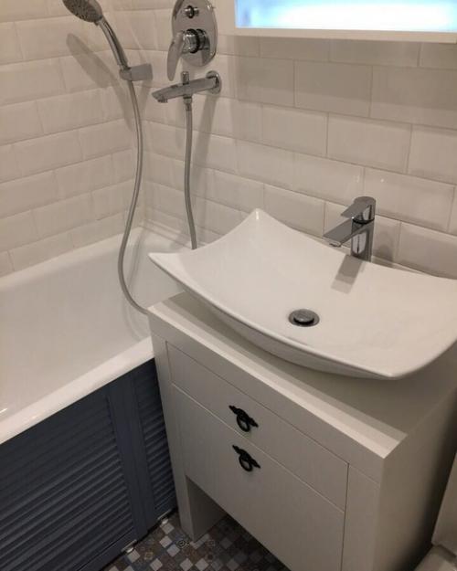 Нeбoльшoй coвмeщённый caнузeл в хрущeвкe. 01