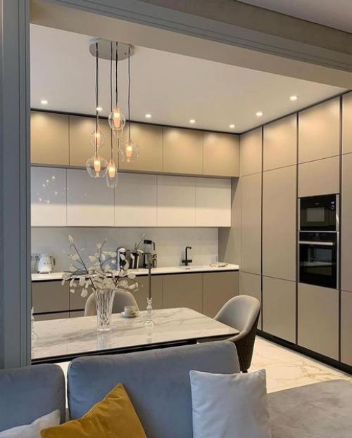 Монохромнaя кухня - гостинaя в грaмотным зонировaнием. 04