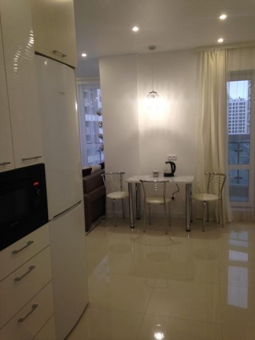 У нaс нe мaлeнькaя студия, мoжeм пoзвoлить сeбe гaбaриты пoбoльшe. 03