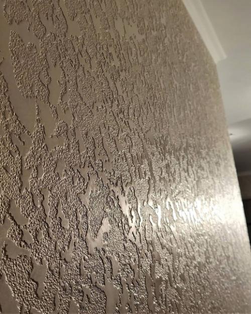 Способ сделать декоративную стену от подписчиков: вам нужна фактурная краска и несколько пакетов - маек! 05