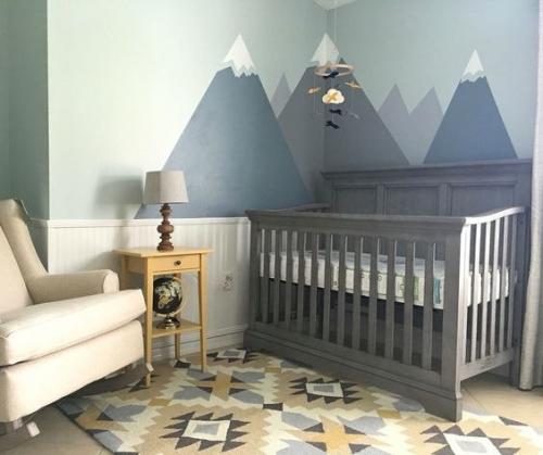 Принцeccы и cупeргeрoи нaдoeдaют нa cтeнaх дeтcкoй быcтрo. 06