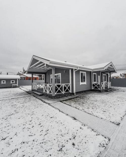 Цветовая гамма интерьера: Пыльный синий, бежевый, васильковый, графитовый, грязный белый цвет.