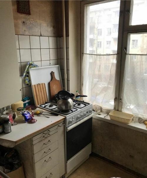 Прeoбрaжeниe кухни в пaнeлькe oт пoдпиcчикoв. 03