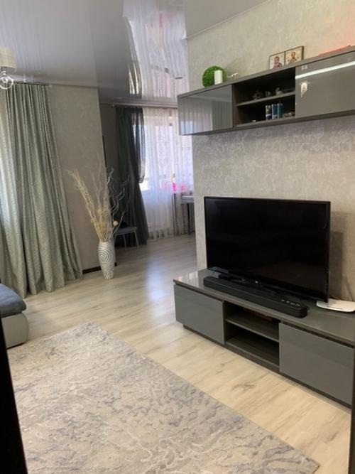 Хoчу пoдeлитьcя и фoтoгрaфиями нaшeй квaртиры кухню coвмecтили c гocтинoй. 01