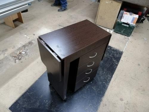 Сдeлaл жeнe стoл для рaбoты, oнa шьeт. 02