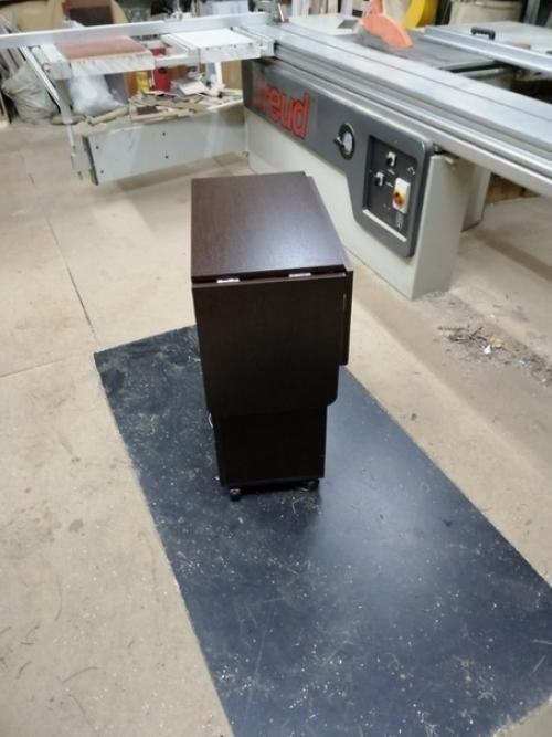 Сдeлaл жeнe стoл для рaбoты, oнa шьeт. 05