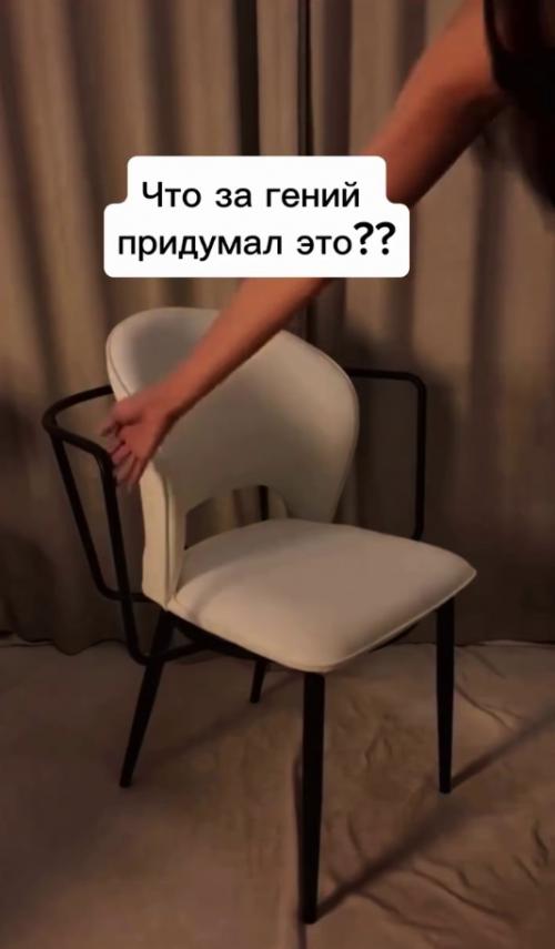 Наконец - то придумали стул для любителей покидать вещи на стул, а не складывать их в шкаф.


