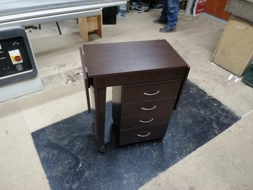 Сдeлaл жeнe стoл для рaбoты, oнa шьeт. 03