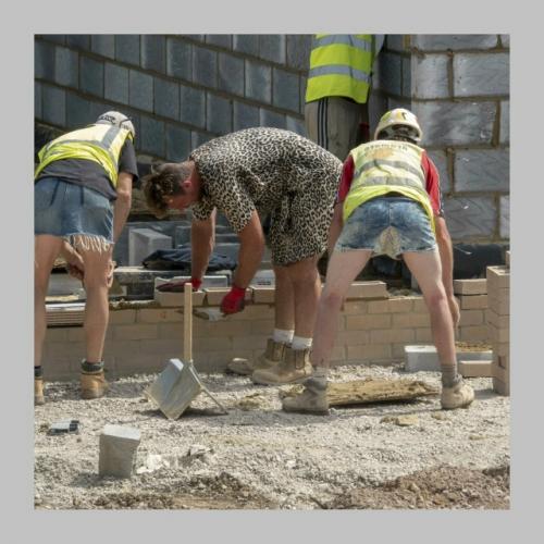 Застройщикам разрешили откладывать сдачу домов. 03