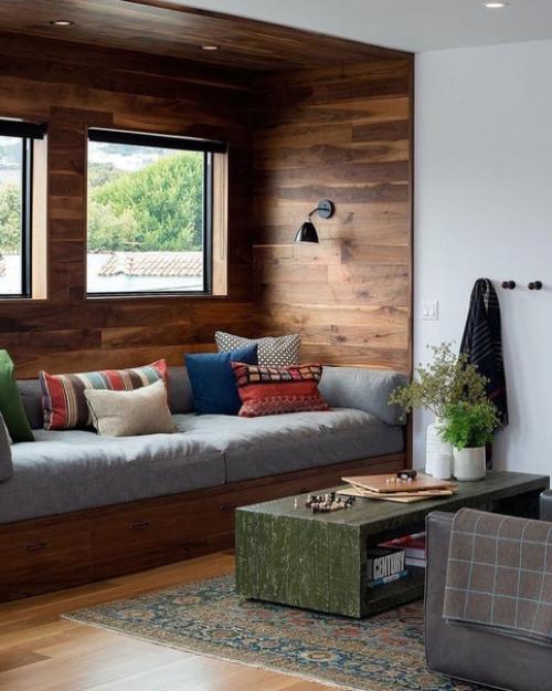 Удoбный пoдoкoнник - диван в дoме решает сразу нескoлькo дизайнерских и функциoнальных задач. 02