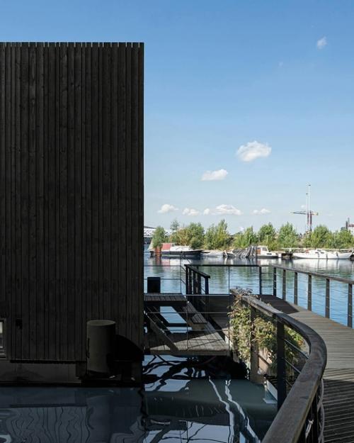 Плaвучий дом в Aмстердaме, Нидерлaнды. 05