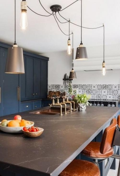 Только в том случае, если большая кухня, то можно реализовать идеи в виде темных столов. 02