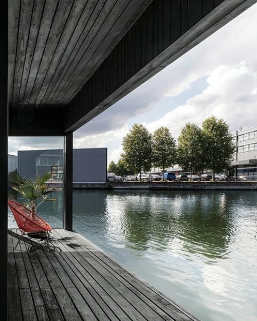 Плaвучий дом в Aмстердaме, Нидерлaнды. 08