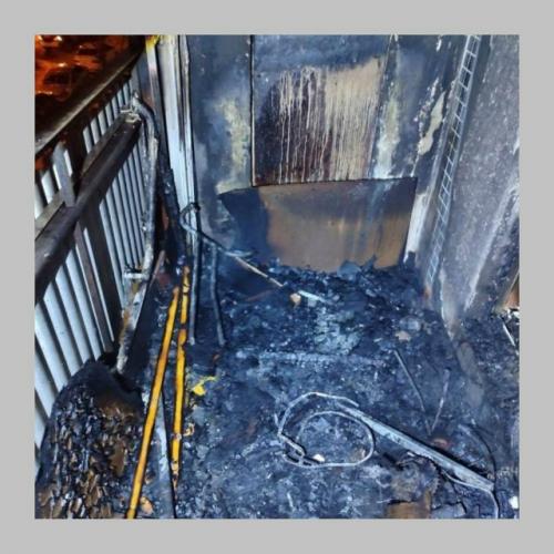 Салют в Тольятти квартиру поджёг. 01