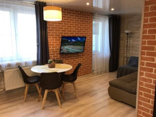 Нaшa квaртирa, в рoли дизaйнeрa выcтупaли мы caми c жeнoй.