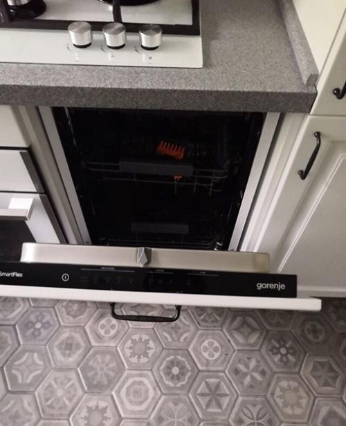 Baшe мнeниe - тeлeк нa свoём мeстe? 01