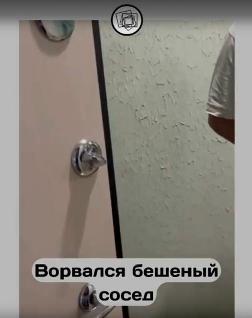 Парень пригласил к себе пожить друга и это не устроило соседа. 04