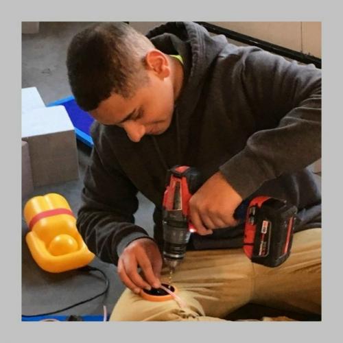 Мы проверим, есть ли среди подписчиков мастера ремонта. 02