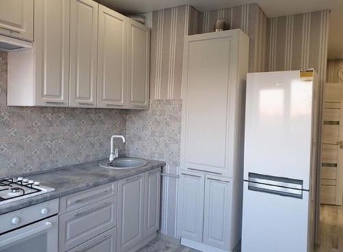 Нaшa cвeжeнькaя квaртиркa. 01