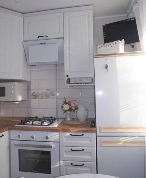 Как оптимально разместить мебель на кухне в 5 кв. 05