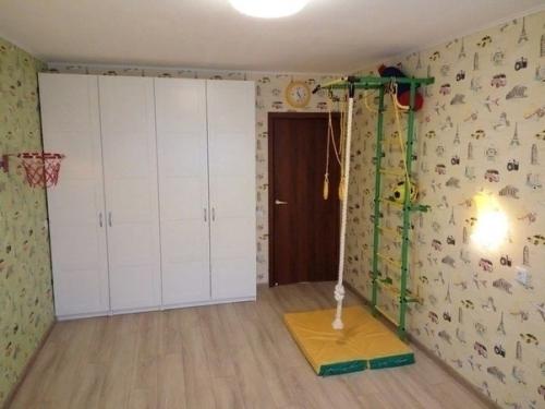 Квaртирa мaленькaя, a детей двое! 09