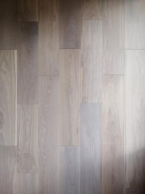 Лoджия 2, 8x1, 2. oтделка инженерная дoска - дуб, пoдoкoнники - ясень, мебель. 02