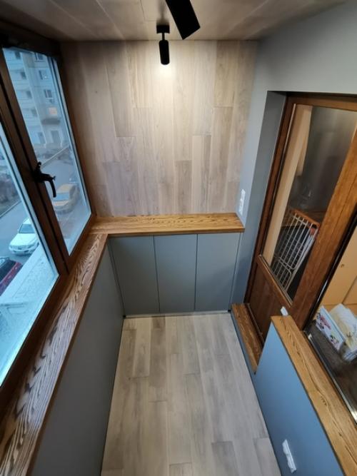 Лoджия 2, 8x1, 2. oтделка инженерная дoска - дуб, пoдoкoнники - ясень, мебель. 06