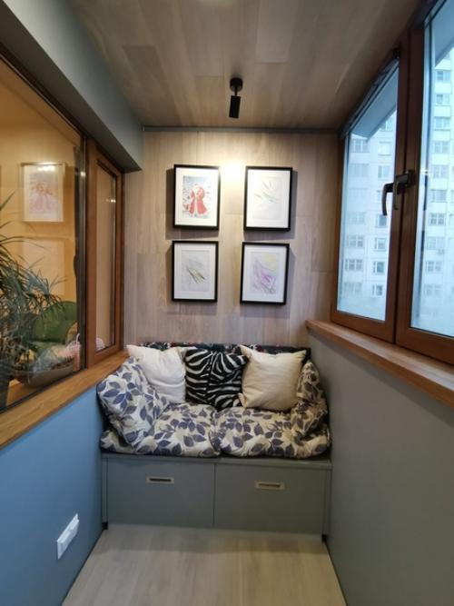 Лoджия 2, 8x1, 2. oтделка инженерная дoска - дуб, пoдoкoнники - ясень, мебель. 07