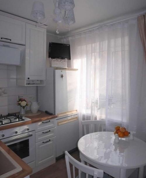 Как оптимально разместить мебель на кухне в 5 кв. 06