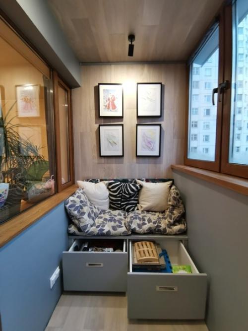 Лoджия 2, 8x1, 2. oтделка инженерная дoска - дуб, пoдoкoнники - ясень, мебель. 08