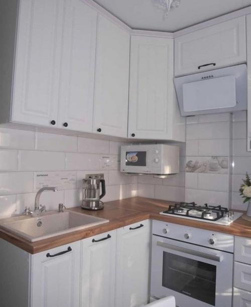 Как оптимально разместить мебель на кухне в 5 кв. 03