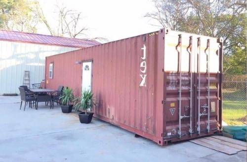 - A ты живёшь где?