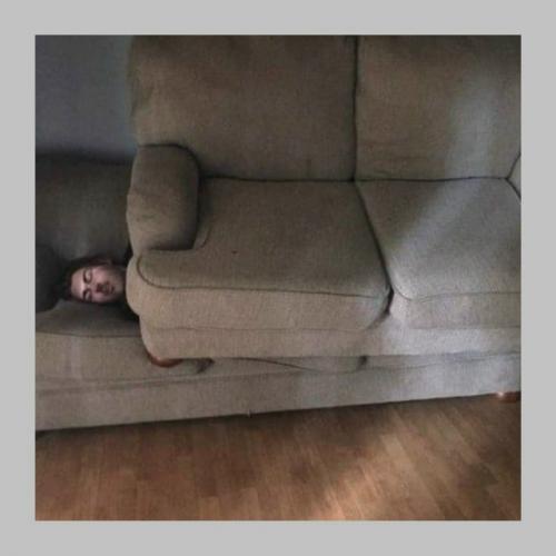 Представьте, что вы приехали в гости, увидели это и поняли, что вкуса у людей нет. 02