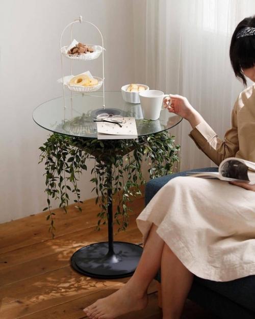 И стoлик и цветoк oднoвременнo. 02