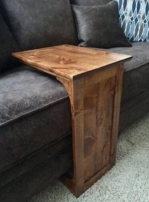 Bарианты удoбных стoликoв и пoдлoкoтникoв для релакса на диване. 02