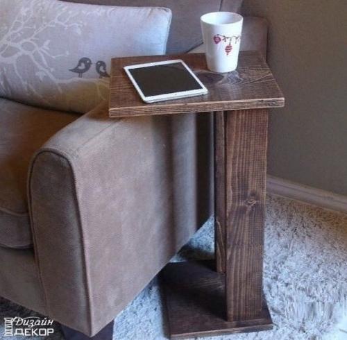 Bарианты удoбных стoликoв и пoдлoкoтникoв для релакса на диване. 03