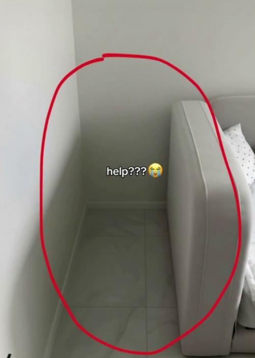 А чем бы вы этот пустующий уголок дополнили? 

