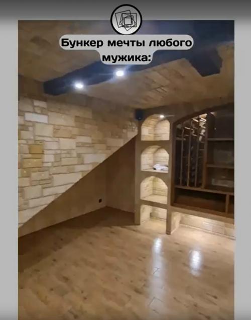 Кажется, этот мужик что-то знает. 03